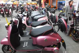 新买回家的电动车，应该如何正确充电图片