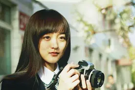 出道13年的何泓姗，靠演反派成名，终于不需要小赵丽颖的标签了图片