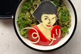 日本主妇做25年便当，丈夫儿子下不去嘴：挂在展览会的饭能吃？图片