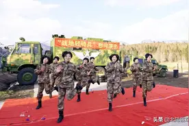 飒！文艺轻骑队女兵来了，就像演艺明星出场图片