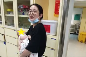 暖心！宝妈住院宝宝“断粮”，宁波这位护士用自己的母乳喂孩子图片