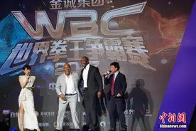 泰森“复出”霍利菲尔德“晒”耳朵，拳台经典重现？图片