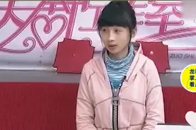 丈夫领着其他女人跟妻子睡在一张床上：这样的婚姻不值得留恋图片