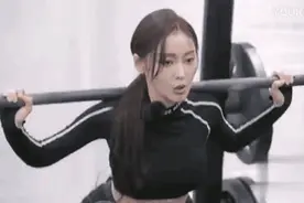 像张天爱这样练臀，会有什么后果？图片