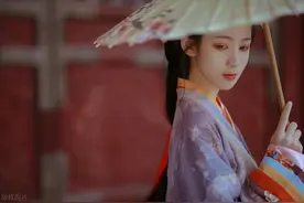 故事：父亲遭诬陷后满门被抄，嫡女的她忍辱进青楼，等待时机报仇图片