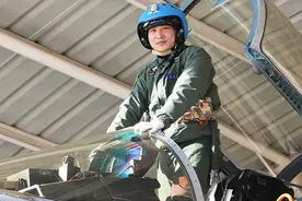01年南海撞机事件，美军要求：修好美机加满油，中方：大卸八块图片