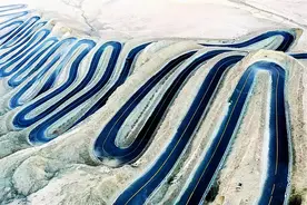震撼！新疆有条盘龙公路，30公里却有600个S弯道图片
