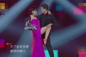万茜带钢板跳双人舞，表现惊艳，却被吐槽伤病还要站c位图片