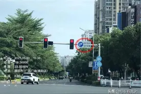 右转弯到底用不用看信号灯？看好这5个路口的提示，避免违章扣分图片