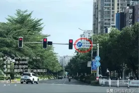 右转弯到底用不用看信号灯？看好这5个路口的提示，避免违章扣分图片