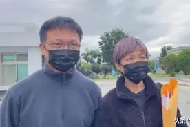 活该！香港夫妇声称逃避“高压”去台湾，却因小事被骂“滚回去”图片