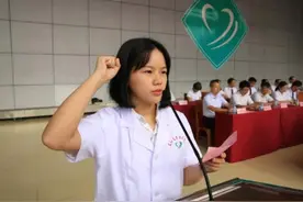 为什么劝三无家庭学生别学医？看完医学生就业数据，或许就懂了图片