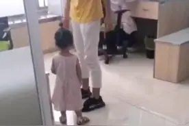 3岁女娃打完针后越想越气，要找医生“算账”，网友：萌翻了图片