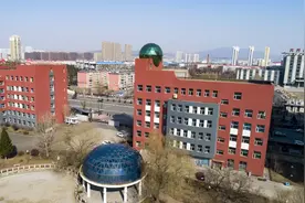 航拍——吉林松花江中学图片