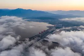 相比襄阳而言，宜昌最大的优势是地处长江之滨，原因如下图片