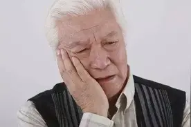 老年人缺牙 早补少遭罪图片