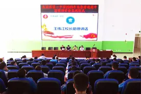 【决胜全面小康】且末县第一中学举行普通高中国家助学金发放仪式图片