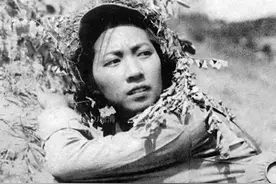 她19岁嫁给偶像，成为继母，受尽谩骂，34年后却言不悔图片