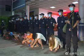 【整治在行动】化州公安持续铁腕整治：100多警力夜查合江镇图片