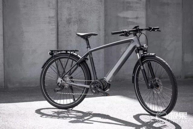 英国老牌厂商凯旋推出首款电动自行车Trekker GT，售价23476元