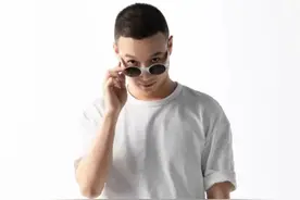 从身负巨债到企业掌舵人，80设计师用“向死而生”精神，走出生路图片