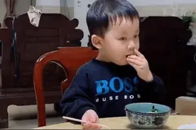 “卑微弟弟”专业伺候姐姐，我姐虐我千百遍，我待我姐如初恋图片