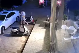 女子被一男子强行拖拽上车，两人关系曝光，网友：担心他的下一任图片