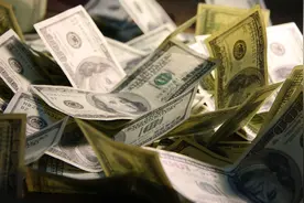 国债高达28万亿的美国，绝无偿还的可能，那么美元贬值才刚刚开始图片