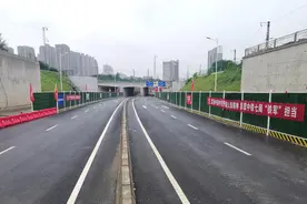 郑州金水路西延道路主干道恢复通车，部分匝道仍封闭施工图片