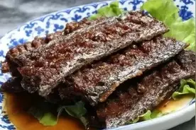带鱼这样做 香酥无腥味 制作关键香料和辅料要分两批放图片