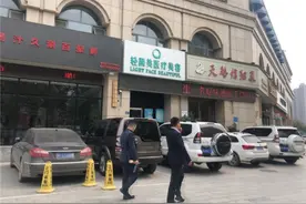 女子做抽脂手术时死亡，涉事医美机构为门诊部，现已恢复营业，当地卫生监督部门：实施麻醉人员无医师资格图片