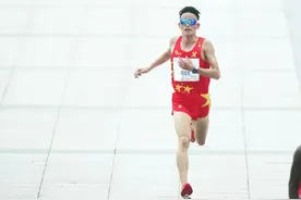 疫情下的体制外大神：今年中国“第一快马”杨定宏图片