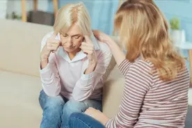 女性到了50岁，大姨妈突然不来了，该怎么办？还需要调理吗？图片