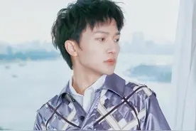 从“男性的齐豫”到“对不起周深”，那英的变卦，对他影响多大？图片