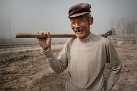 鉴宝专家一番话，百万宝剑变菜刀！重庆老汉：我哪个晓得这么值钱图片