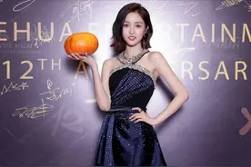 乐华年会红毯：吴宣仪秀长腿，孟美岐走可爱风，乐华七子穿着浮夸图片