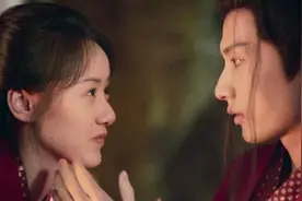 成毅袁冰妍首次合体直播？并上演背后环抱，重现名场面太甜了图片