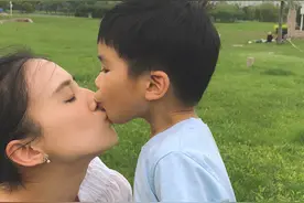 有种“偏爱”叫杨子，看他公司旗下的女艺人，颜值集体神似黄圣依图片