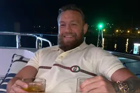 嘴炮被指控性侵和性暴露被捕图片