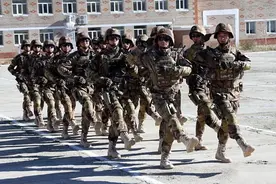 身高1.7米被蔑视，中国特种兵揍得对方鼻血直流，现场瞬间安静图片