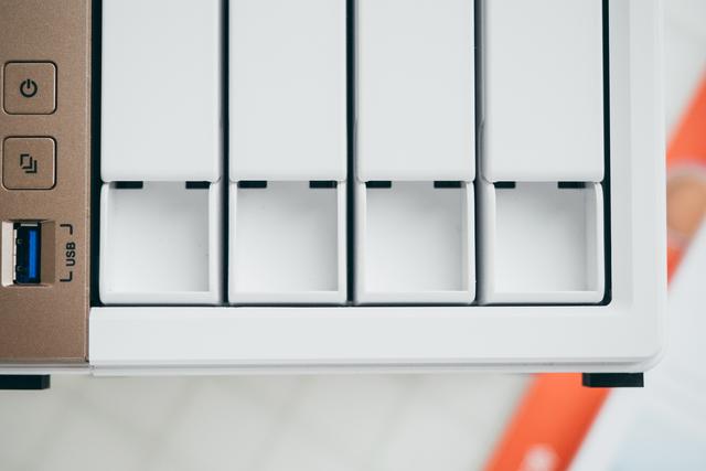 买了威联通NAS不会用？小白看完这篇就明白