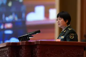 是将军也是院士，她研发出吸入式新冠疫苗 | 小巴看一周图片