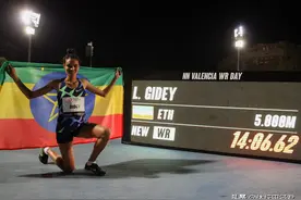 赛季末喜报！22岁长跑天才破尘封12年世界纪录 提升4.5秒图片