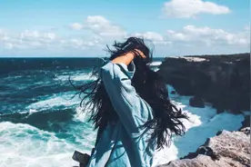 “爸爸出轨了，但我更恨妈妈。”图片