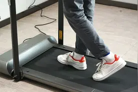跑步、走步二合一，这款可折叠的跑步机让你随时在家健身图片