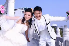妯娌和小叔子结婚四年没有孩子，我捡到妯娌掉的东西，我不知所措图片