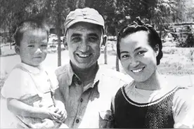 1937年，毛主席和马海德打牌却胡不了，他生气说：不许打十三不靠图片