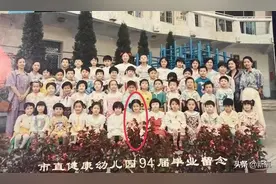 刘亦菲的童年照被扒出，这是豪门千金白秀珠本珠吧图片