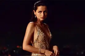 007女郎安娜写真，金色长裙包裹完美身材，网友：男演员好幸福图片