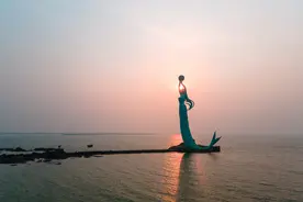 营口网红地标，鲅鱼公主雕塑高60米，渤海明珠观景台堪称世界之最图片